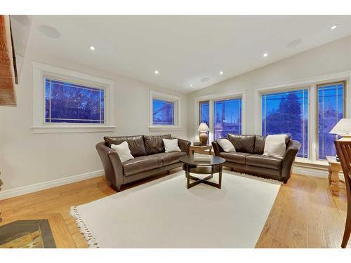 831 Millar Road Ne, Calgary, AB - Indoor Photo Showing Living Room