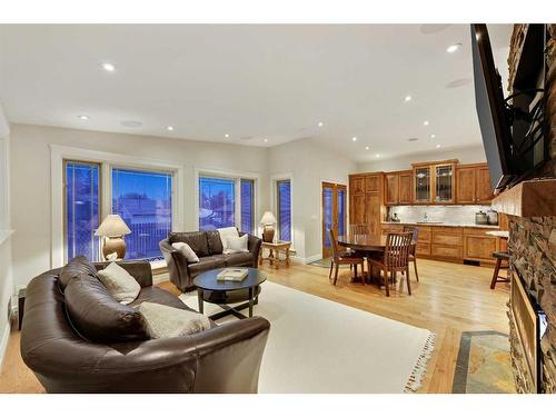 831 Millar Road Ne, Calgary, AB - Indoor Photo Showing Living Room