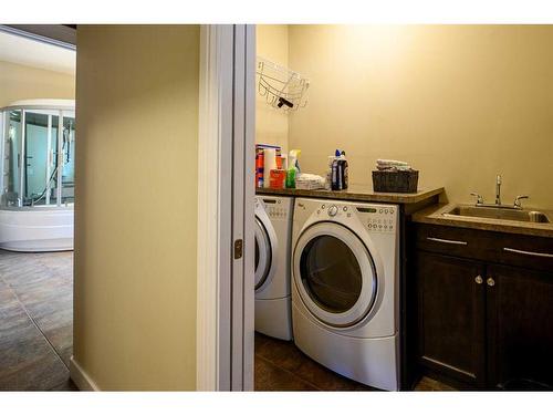 908 32 Street Nw, Calgary, AB - Indoor Photo Showing Laundry Room