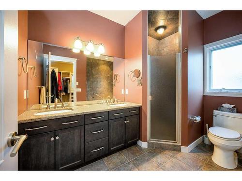 908 32 Street Nw, Calgary, AB - Indoor Photo Showing Bathroom