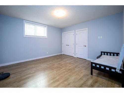 908 32 Street Nw, Calgary, AB - Indoor Photo Showing Bedroom