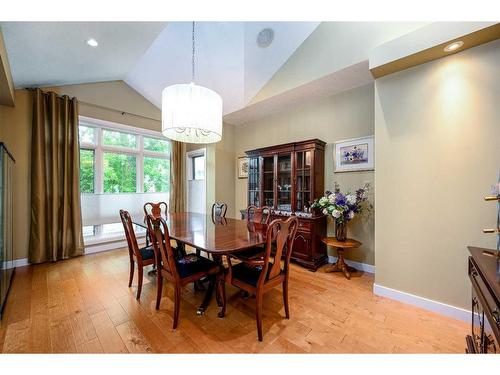 908 32 Street Nw, Calgary, AB - Indoor Photo Showing Dining Room