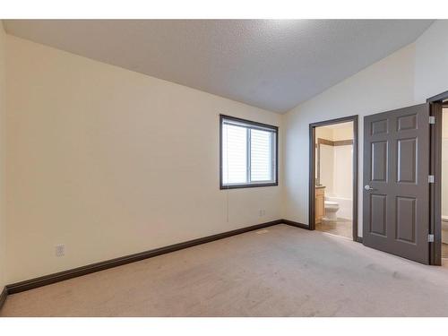 32 Covehaven Terrace Ne, Calgary, AB - Indoor Photo Showing Other Room