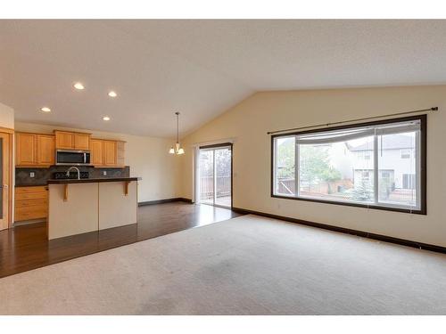 32 Covehaven Terrace Ne, Calgary, AB - Indoor Photo Showing Kitchen