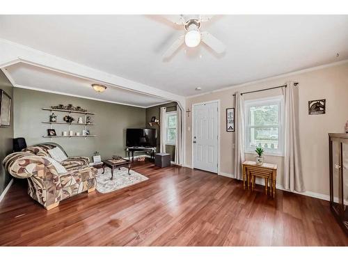 134 2 Street West, Cremona, AB - Indoor Photo Showing Living Room