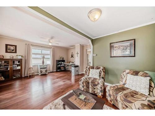 134 2 Street West, Cremona, AB - Indoor Photo Showing Living Room