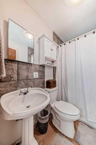 134 2 Street West, Cremona, AB - Indoor Photo Showing Bathroom