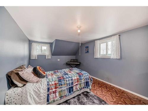 134 2 Street West, Cremona, AB - Indoor Photo Showing Bedroom