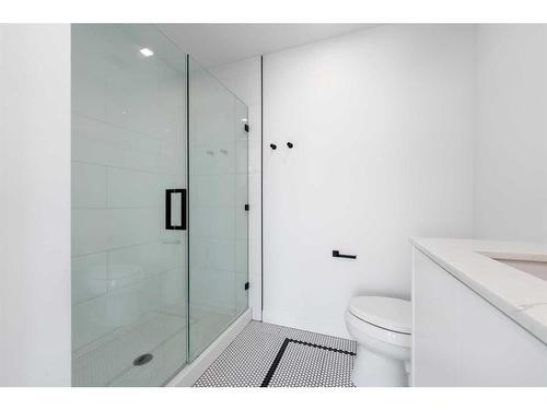 705-8505 Broadcast Avenue Sw, Calgary, AB - Indoor Photo Showing Bathroom