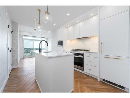 705-8505 Broadcast Avenue Sw, Calgary, AB - Indoor Photo Showing Kitchen With Upgraded Kitchen