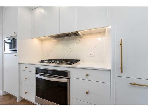 705-8505 Broadcast Avenue Sw, Calgary, AB - Indoor Photo Showing Kitchen