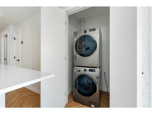 705-8505 Broadcast Avenue Sw, Calgary, AB - Indoor Photo Showing Laundry Room