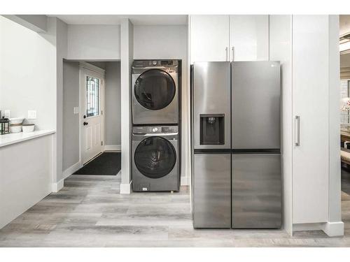 322 22 Avenue Sw, Calgary, AB - Indoor Photo Showing Laundry Room