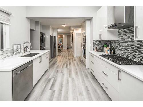 322 22 Avenue Sw, Calgary, AB - Indoor Photo Showing Kitchen With Double Sink With Upgraded Kitchen