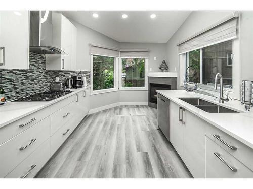 322 22 Avenue Sw, Calgary, AB - Indoor Photo Showing Kitchen With Double Sink With Upgraded Kitchen