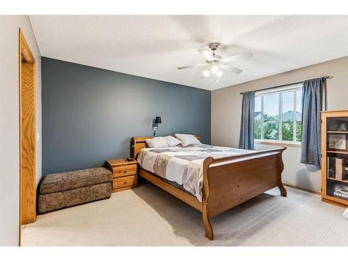 1240 Everridge Drive Sw, Calgary, AB - Indoor Photo Showing Bedroom