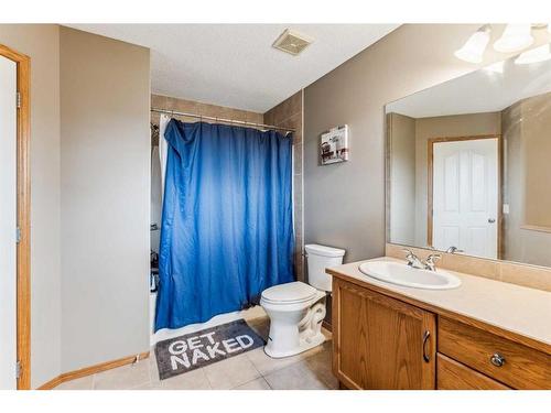 1240 Everridge Drive Sw, Calgary, AB - Indoor Photo Showing Bathroom