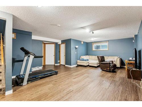 1240 Everridge Drive Sw, Calgary, AB - Indoor Photo Showing Gym Room