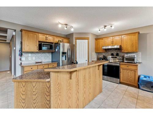 1240 Everridge Drive Sw, Calgary, AB - Indoor Photo Showing Kitchen