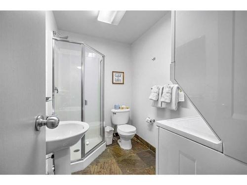 316-1151 Sidney Street, Canmore, AB - Indoor Photo Showing Bathroom