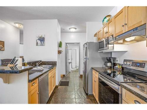 316-1151 Sidney Street, Canmore, AB - Indoor Photo Showing Kitchen