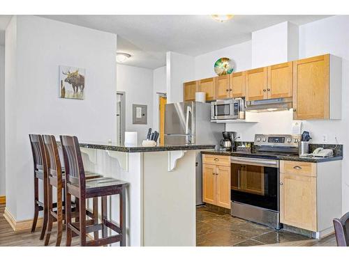 316-1151 Sidney Street, Canmore, AB - Indoor Photo Showing Kitchen