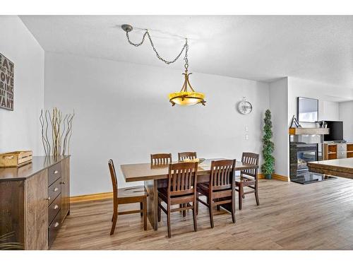 316-1151 Sidney Street, Canmore, AB - Indoor Photo Showing Dining Room