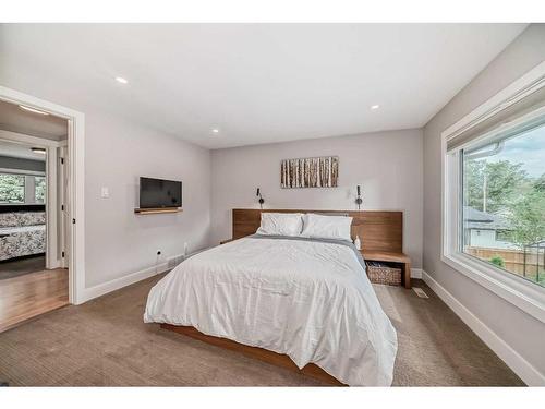 228 Parkwood Place Se, Calgary, AB - Indoor Photo Showing Bedroom