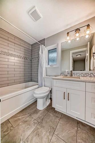 228 Parkwood Place Se, Calgary, AB - Indoor Photo Showing Bathroom