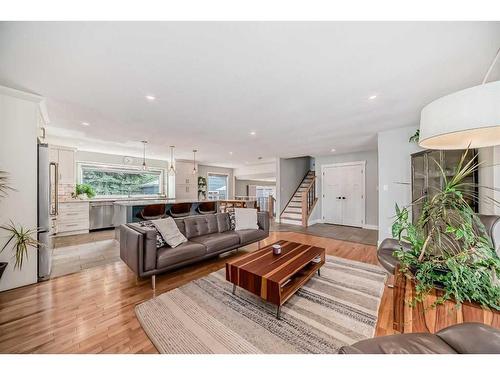 228 Parkwood Place Se, Calgary, AB - Indoor Photo Showing Living Room