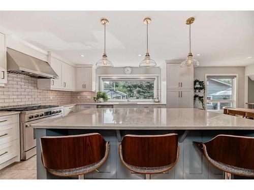 228 Parkwood Place Se, Calgary, AB - Indoor Photo Showing Kitchen With Upgraded Kitchen