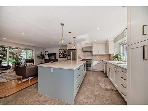 228 Parkwood Place Se, Calgary, AB - Indoor Photo Showing Kitchen With Upgraded Kitchen