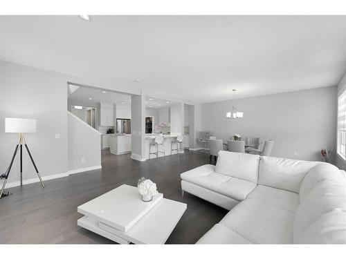 4 Mahogany Park Se, Calgary, AB - Indoor Photo Showing Living Room