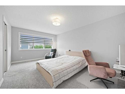 4 Mahogany Park Se, Calgary, AB - Indoor Photo Showing Bedroom