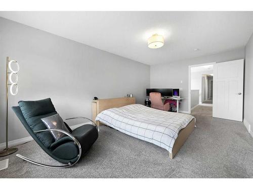 4 Mahogany Park Se, Calgary, AB - Indoor Photo Showing Bedroom