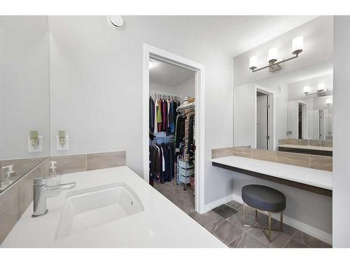 4 Mahogany Park Se, Calgary, AB - Indoor Photo Showing Bathroom