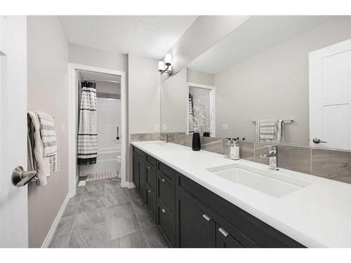 4 Mahogany Park Se, Calgary, AB - Indoor Photo Showing Bathroom