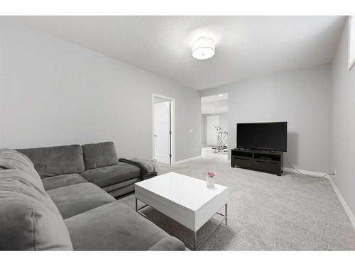 4 Mahogany Park Se, Calgary, AB - Indoor Photo Showing Living Room