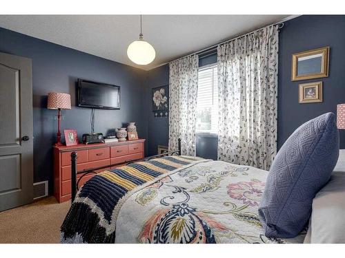 429 6Th Avenue, Elnora, AB - Indoor Photo Showing Bedroom