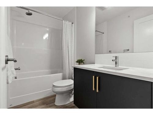 505-138 Sage Valley Common Nw, Calgary, AB - Indoor Photo Showing Bathroom