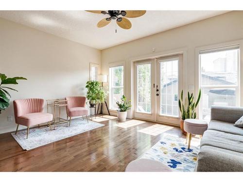 1203 18 Avenue Nw, Calgary, AB - Indoor Photo Showing Living Room