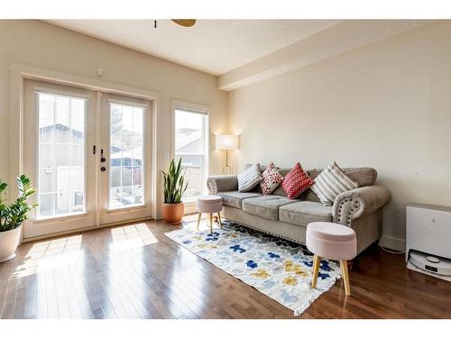 1203 18 Avenue Nw, Calgary, AB - Indoor Photo Showing Living Room