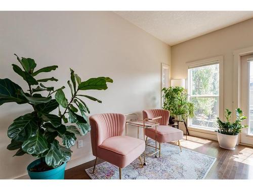 1203 18 Avenue Nw, Calgary, AB - Indoor Photo Showing Living Room