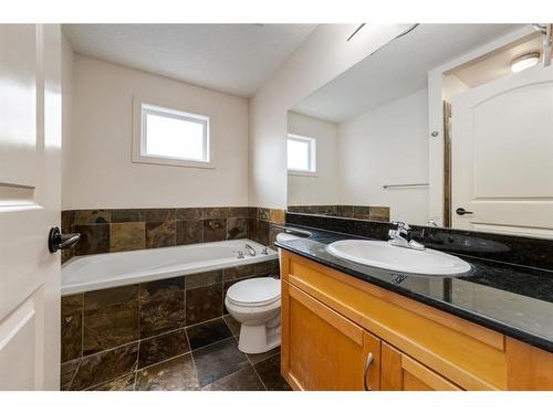 1203 18 Avenue Nw, Calgary, AB - Indoor Photo Showing Bathroom