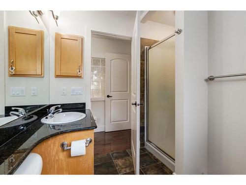 1203 18 Avenue Nw, Calgary, AB - Indoor Photo Showing Bathroom