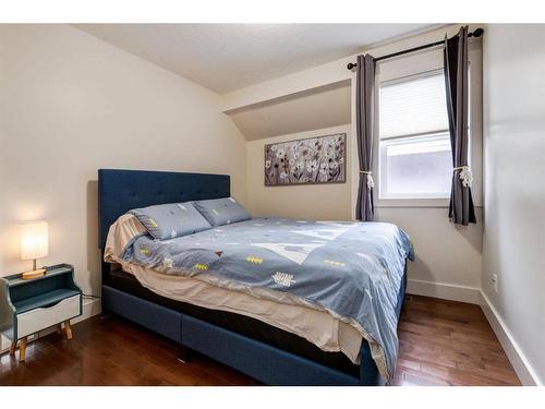 1203 18 Avenue Nw, Calgary, AB - Indoor Photo Showing Bedroom