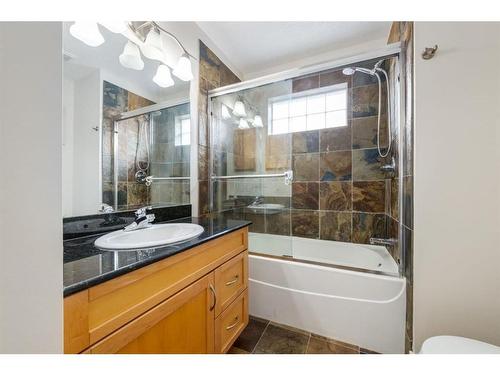 1203 18 Avenue Nw, Calgary, AB - Indoor Photo Showing Bathroom