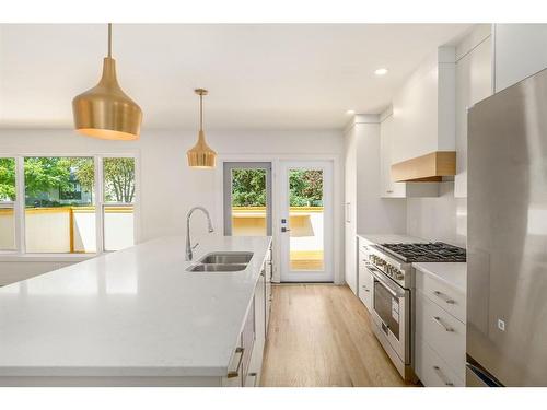 4711 29 Avenue Sw, Calgary, AB - Indoor Photo Showing Kitchen With Double Sink With Upgraded Kitchen