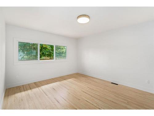 4711 29 Avenue Sw, Calgary, AB - Indoor Photo Showing Other Room