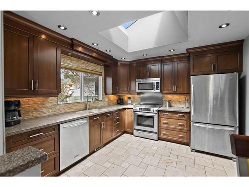 173 Waterloo Drive Sw, Calgary, AB - Indoor Photo Showing Kitchen